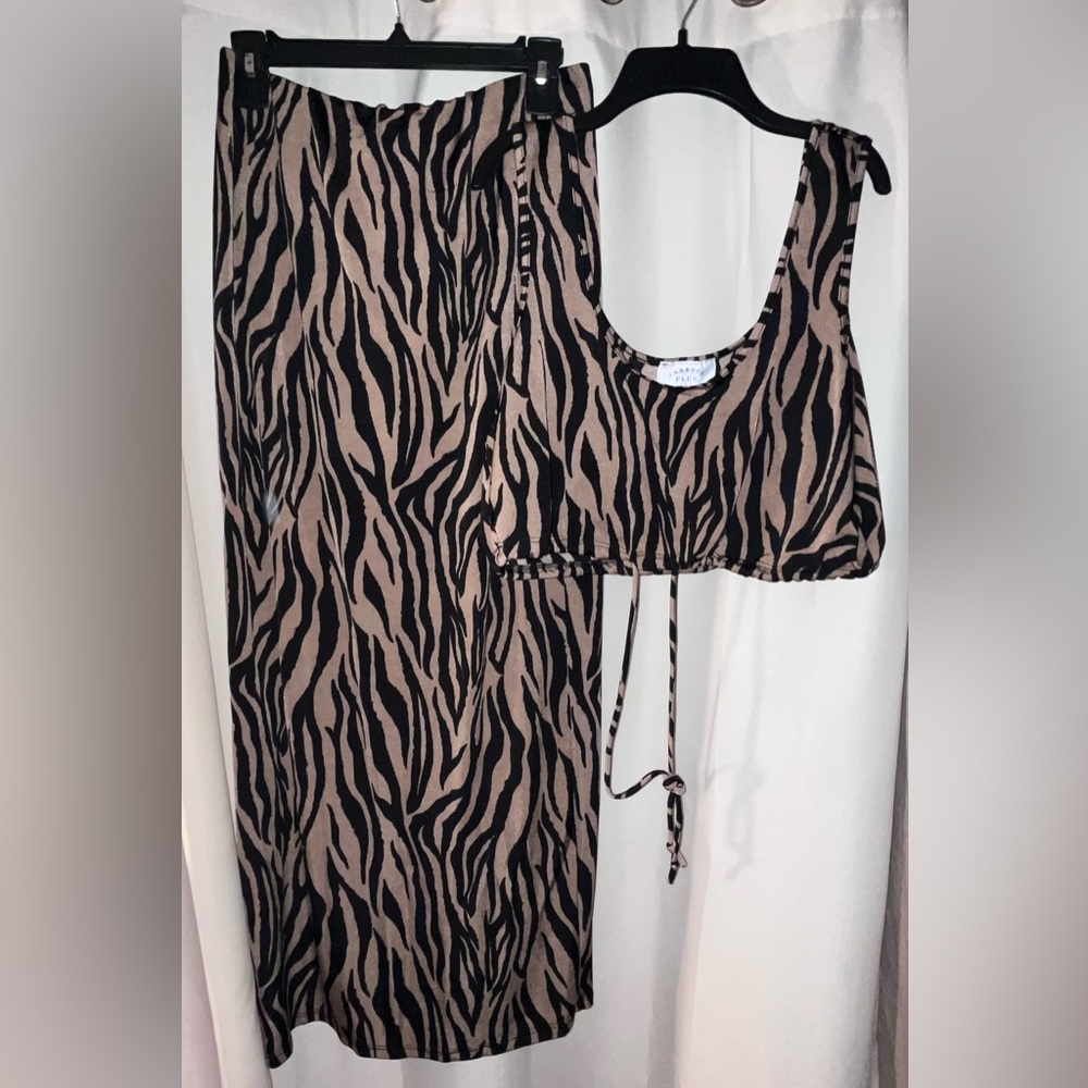 Two piece skirt set